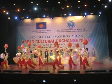 Spectacle en l’honneur du 46e anniversaire de l’ASEAN